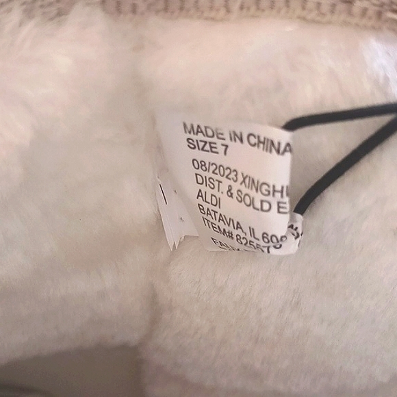 NWT Cute Girl's Cozy Multi-Color Faux Suede Boots Size 7 - Picture 15 of 15